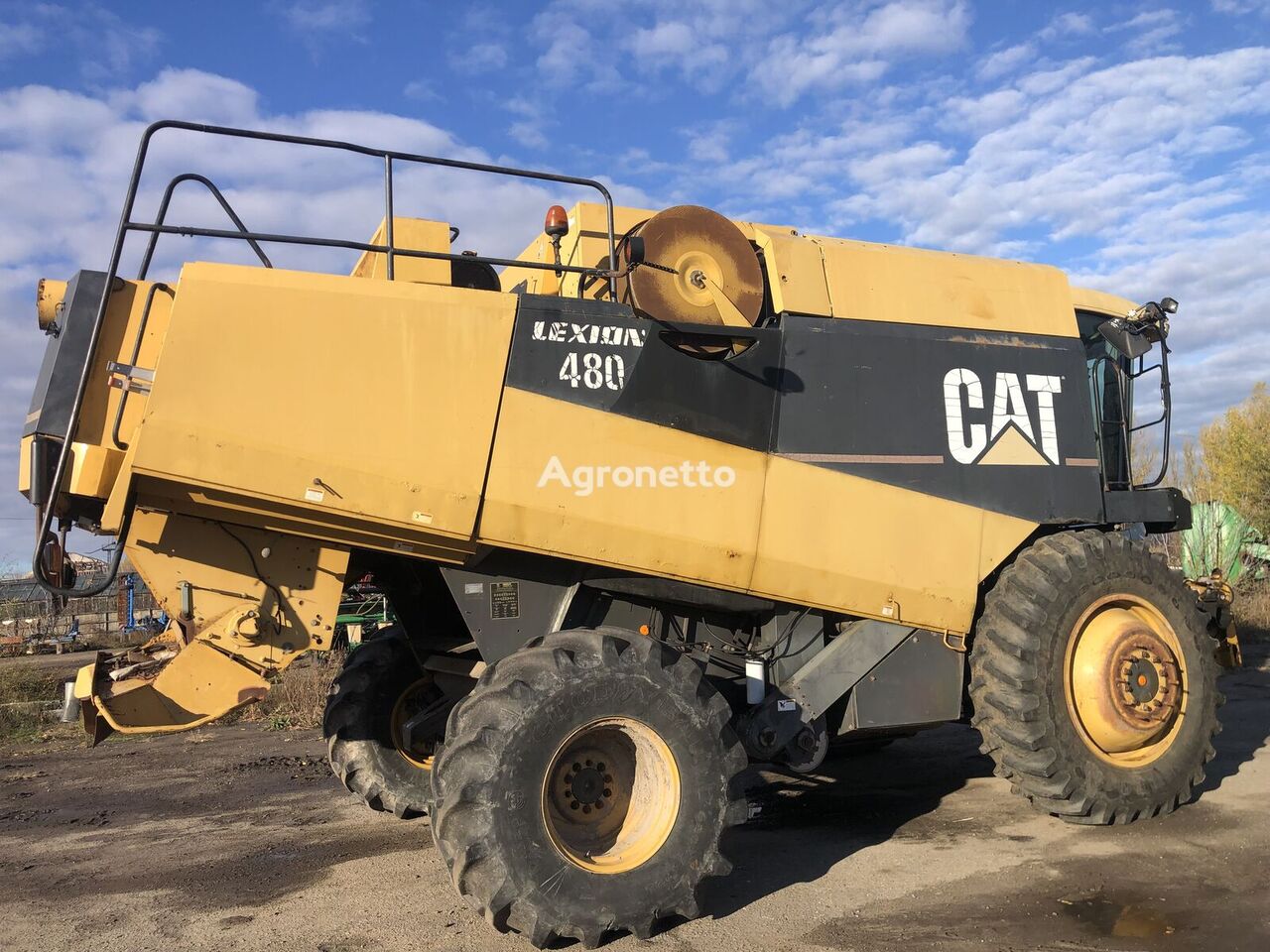CAT CLAAS LEXION 480 grain harvester