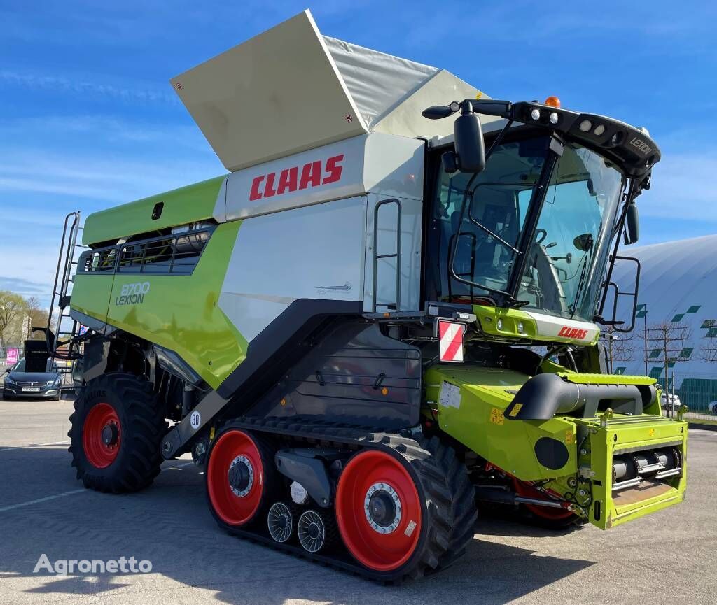 Claas Lexion 8700 TT grain harvester
