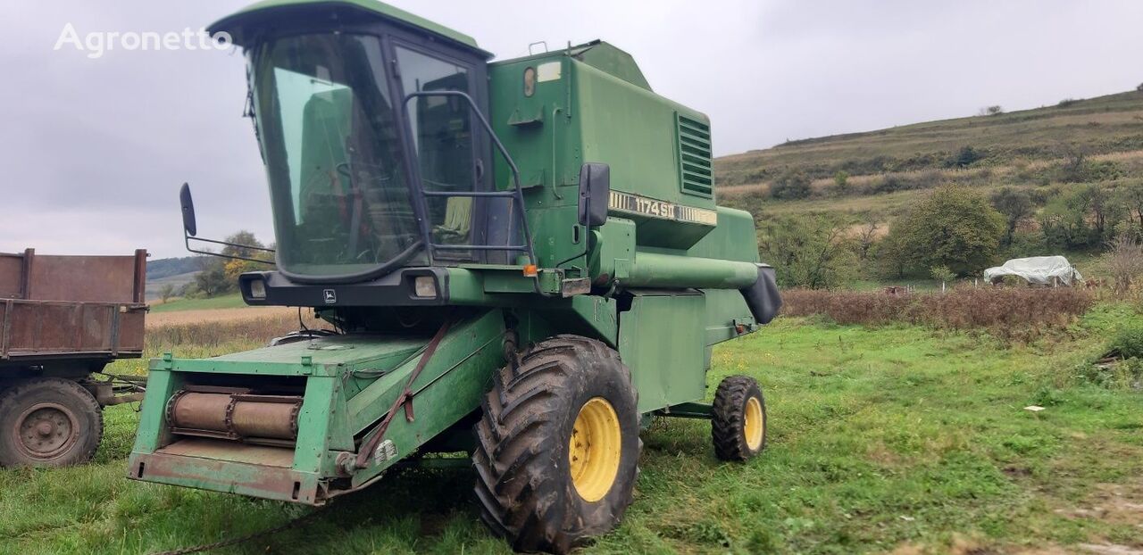 John Deere 1174SII grain harvester for parts