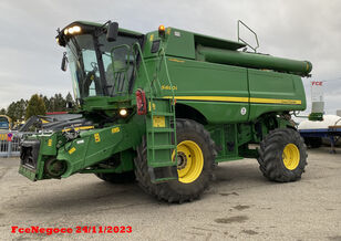 damaged John Deere S690i HillMaster / BISO  Origine Française  grain harvester