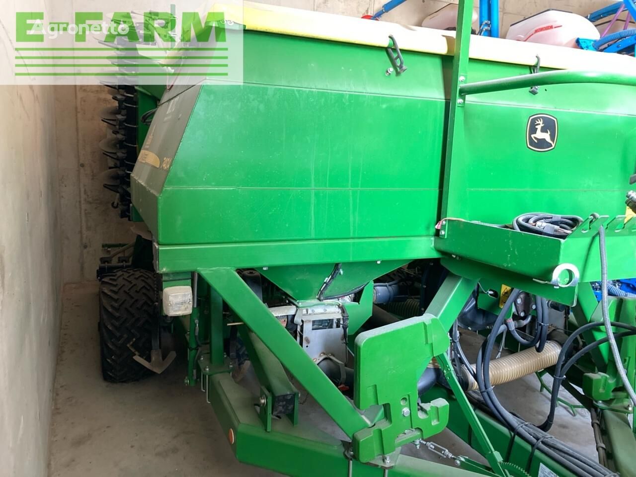 740A manual seed drill