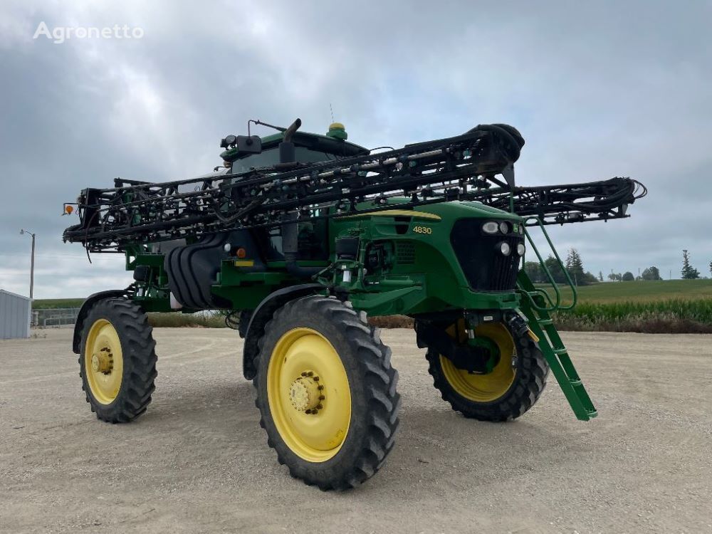 John Deere 4830 self-propelled sprayer