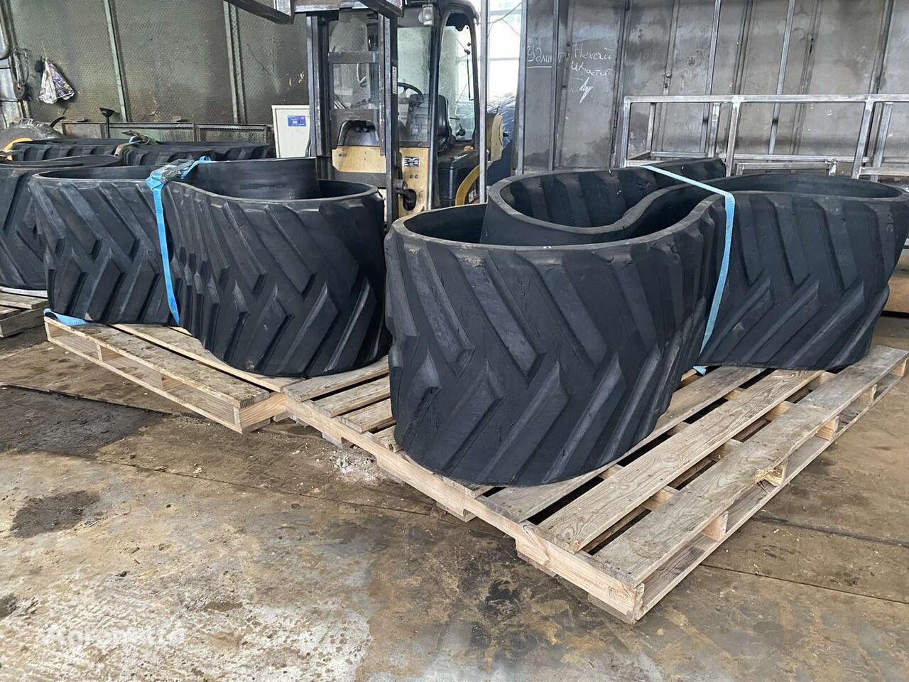 Caterpillar Challenger MT 865-MT765 rubber track for crawler tractor
