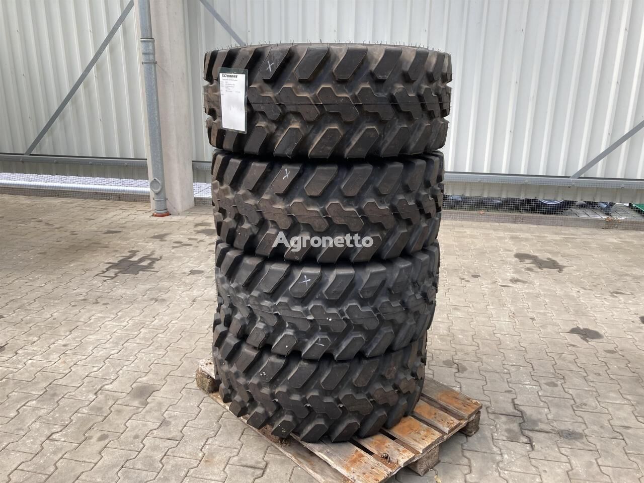 405/70R18 Duraforce tractor tire