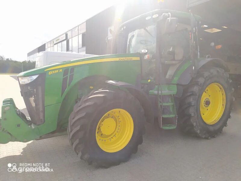 John Deere 8335 R wheel tractor