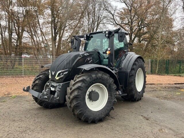 Valtra T235 V 2A1 wheel tractor